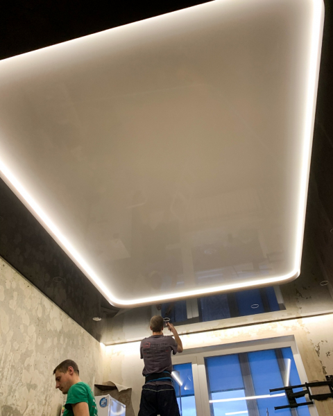 Наша работа - многоуровневый натяжной потолок с подсветкой